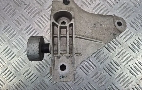 BMW 5 F10 F11 Engine mounting bracket 6775911