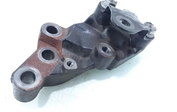Honda CR-V Engine mounting bracket