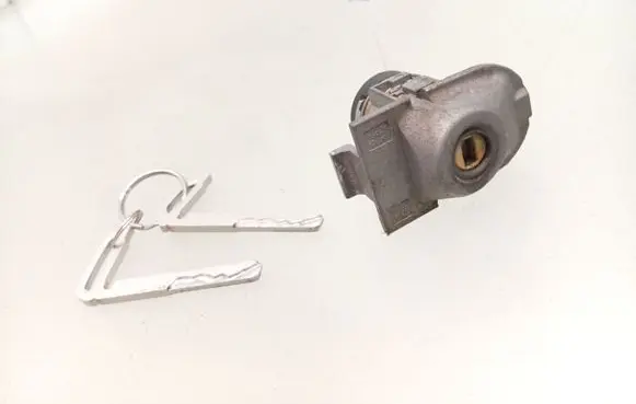 Volvo V70 Front door lock (next to the handle) 30784963