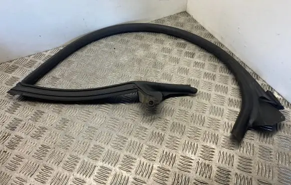 Audi A7 S7 4G Rubber seal front door (on door) 4G8845354