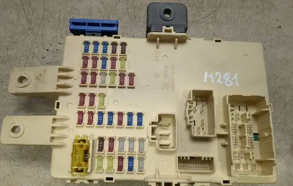 KIA Sportage Fuse module 919503W043