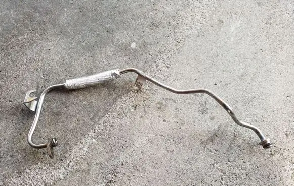 Jeep Cherokee Oil fill pipe 04893761AD 4893761AD