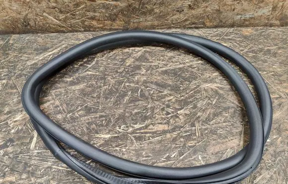 Fiat 500X Front door rubber seal