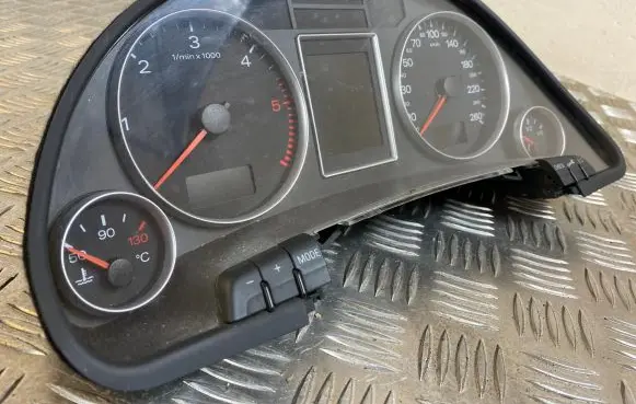 Audi A4 S4 B7 8E 8H Speedometer (instrument cluster) 8E0920932 026364226 9515000220