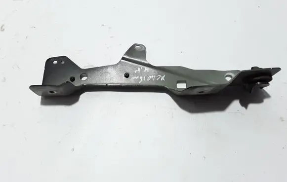 Fender mounting bracket