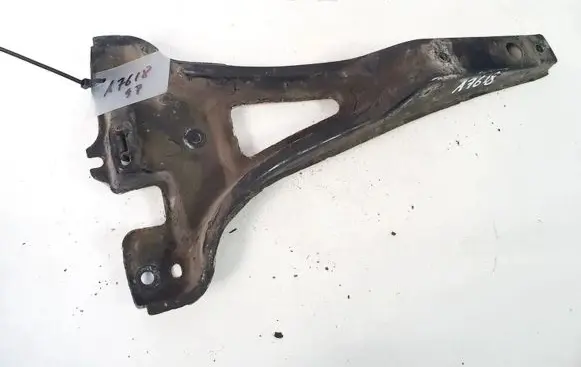 Volkswagen Golf IV Engine mounting bracket