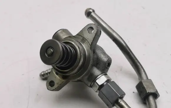 Volkswagen T-Roc Mechanical fuel pump 04E127027N 04C130241F