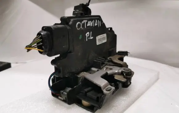 Skoda Octavia Mk2 (1Z) Front door lock 3D1837015 ZWL3A0040