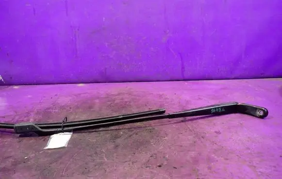 Peugeot 3008 I Front wiper blade arm