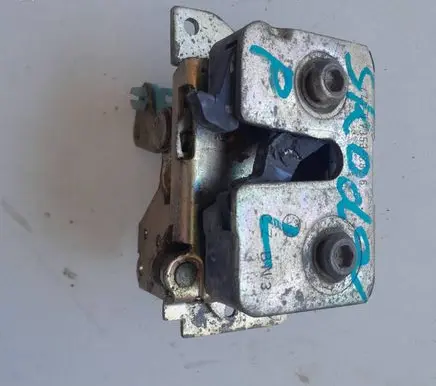 Skoda Felicia I Front door lock 441973532826