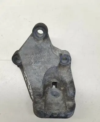Volvo XC90 Engine mounting bracket 08649262