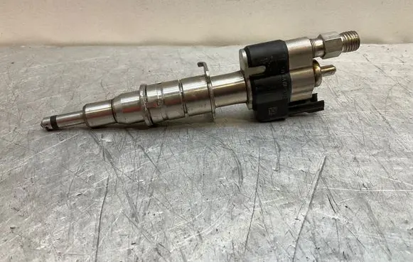 BMW 6 F12 F13 Fuel injector 7585261 10181010 PA66GF359