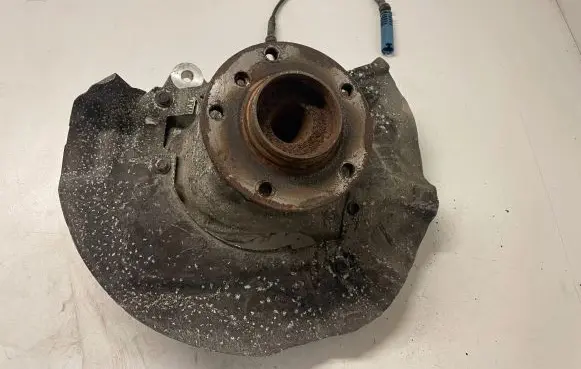 BMW 5 E60 E61 Front wheel hub 6760953