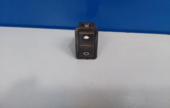 BMW 5 E39 Electric window control switch 8368974
