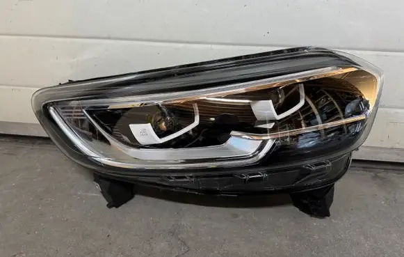 Renault Kadjar Headlight/headlamp 260105759R