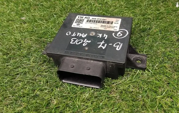 Volkswagen PASSAT B7 Voltage converter/converter module 3AA919041