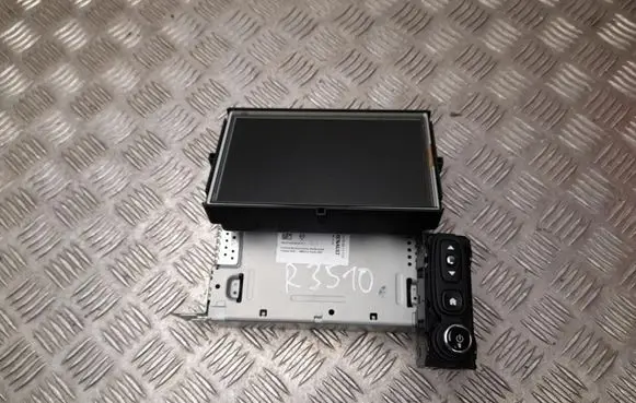 Radio/CD/DVD/GPS head unit