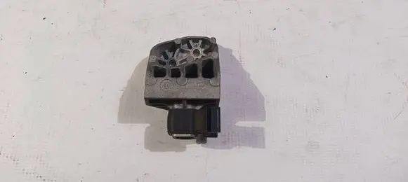 Maserati Quattroporte Radiator mount bracket 3526427