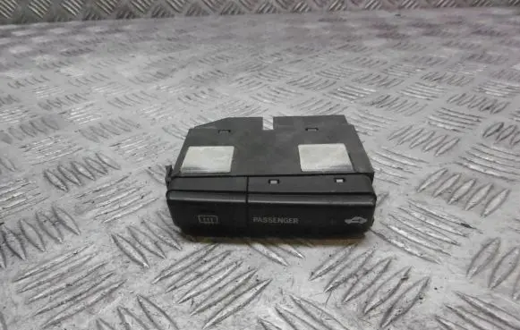 Toyota Avensis T220 Mirror heating switch 84790-05130