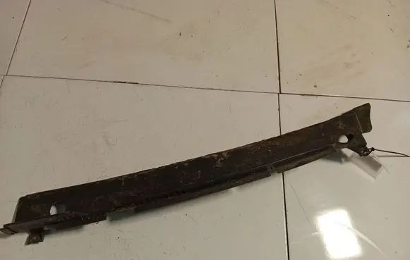 Audi A4 S4 B5 8D Wiper trim 8D1819403B
