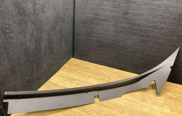 Land Rover Discovery 5 Bonnet wind deflector HY3216N740A
