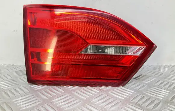 Volkswagen Jetta VI Tailgate rear/tail lights 5C6945259