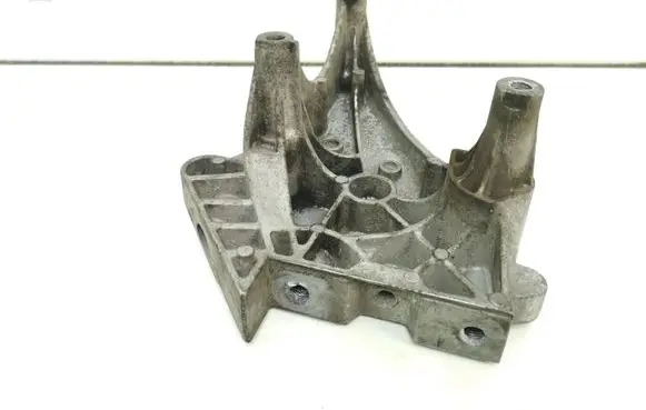 Volkswagen PASSAT B6 Engine mounting bracket 03G199207G