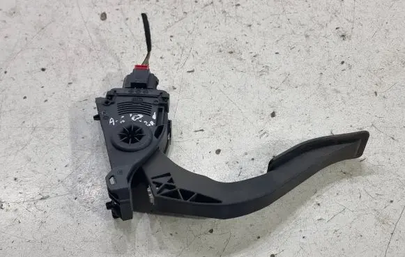 Audi A6 S6 C6 4F Accelerator throttle pedal 8K1723523
