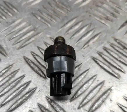 Volvo XC90 Oil pressure sensor 31405635