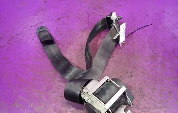 Peugeot 207 CC Front seatbelt