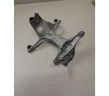 Engine mounting bracket