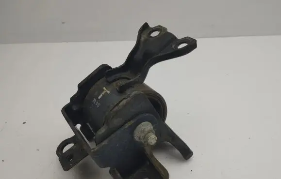 Mitsubishi Outlander Engine mount bracket