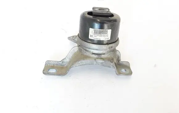 Volvo XC60 Engine mount bracket