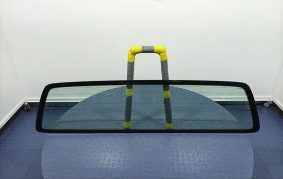 Volkswagen Amarok Rear windscreen/windshield window