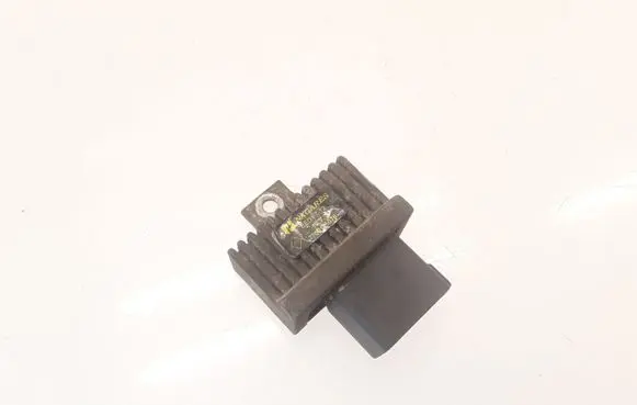 Renault Megane II Glow plug pre-heat relay 7700115078