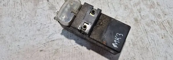 Volkswagen Golf III Coolant fan relay 357919506A 898719000