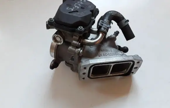 Volkswagen Golf VII Throttle valve 04L128059K