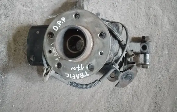Renault Trafic III (X82) Front wheel hub