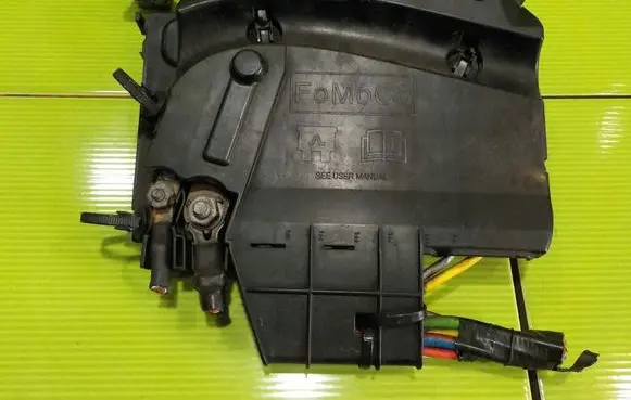 Ford C-MAX II Fuse box set BEZPIECZNIKOW 10AB7 18023