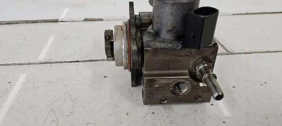 Peugeot RCZ Fuel injection high pressure pump AEH6615155 M30922