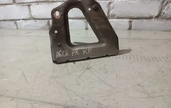 Audi A6 S6 C6 4F Fender mounting bracket 4F0821135