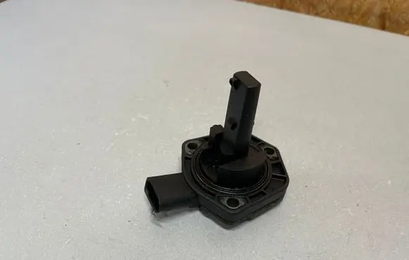 Volkswagen PASSAT B7 Oil level sensor 6PR008079