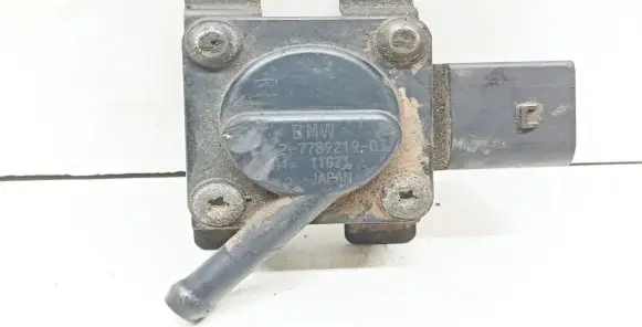 BMW 7 E65 E66 Exhaust gas pressure sensor 7789219