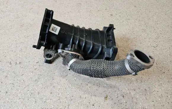 Audi Q7 4M Air intake duct part 059145762AR 06E906051T