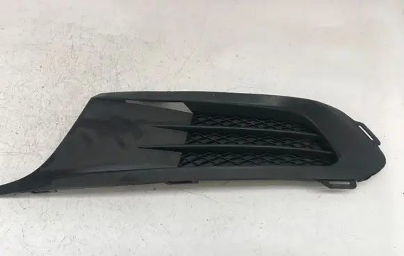Volkswagen Jetta VI Front fog light trim/grill 5C6853665