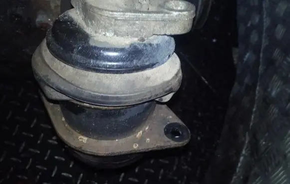 Volkswagen Caddy Engine mount bracket 1H0199623A