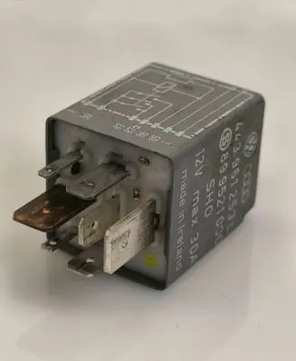 Audi A6 S6 C5 4B Other relay 443951253L 899521000