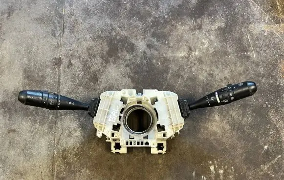 Mitsubishi Colt Indicator stalk MR986424 17E06