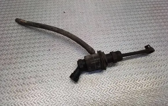 Renault Kangoo II Clutch master cylinder 8200492744A 8200492744