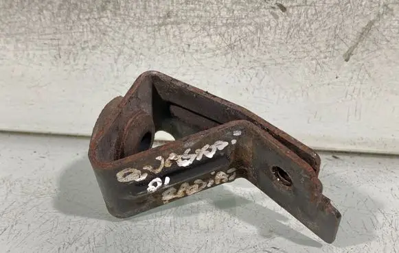 Nissan Qashqai Radiator mount bracket 21542jd20b